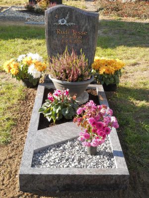 Einzelgrab für einen Bienenfreund