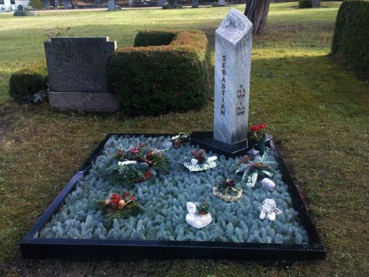 Stele aus Verde Spluga, Einfassung Star Galaxy