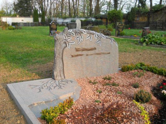 handwerkliche Grabanlage aus Paradiso Violett (2)